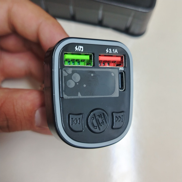افام ترنسمیتر بلوتوثی بوکو مدل CH-036 با قابلیت پخش MP3 و شارژر