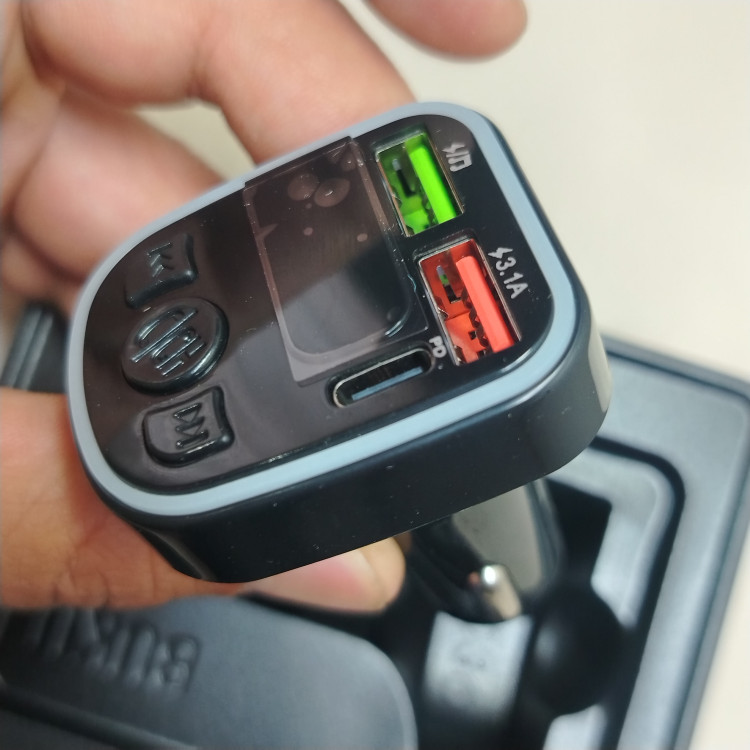 افام ترنسمیتر بلوتوثی بوکو مدل CH-036 با قابلیت پخش MP3 و شارژر