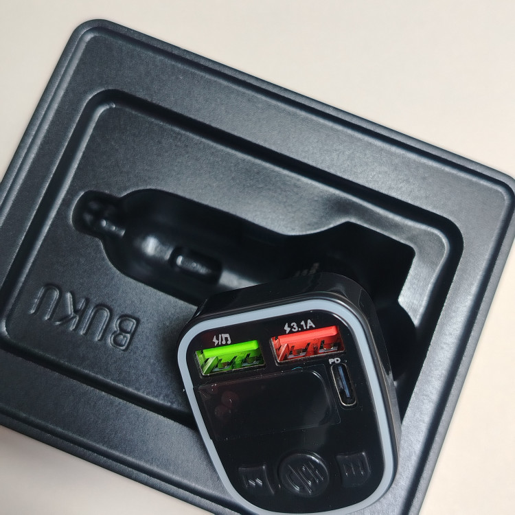 افام ترنسمیتر بلوتوثی بوکو مدل CH-036 با قابلیت پخش MP3 و شارژر