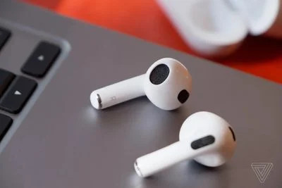 ایرپاد اپل مدل AirPods 3 (نسل سوم)